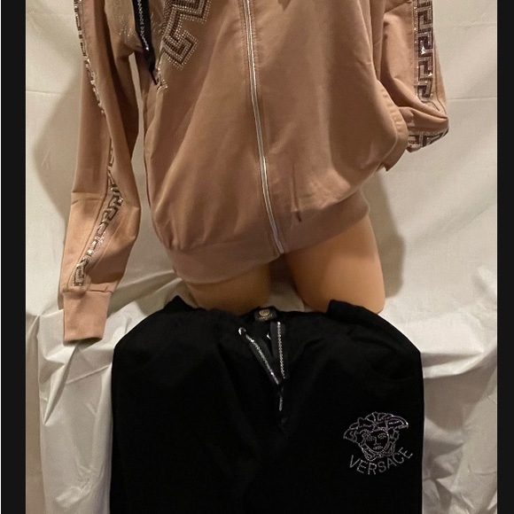 NEW VERSACE WOMEN BLING RHINESTONE 2PC SET ZIP HOODIE SWEATSHIRT & JOGGERS NICE! - Picture 10 of 10
